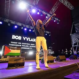 Justitieminister wijst naar OM na ophef over uitspraken rapper Bob Vylan