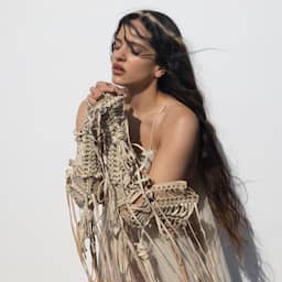 NU+ | Vijfsterrenregen voor Rosalía die met orkest in 14 talen zingt op nieuw album