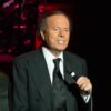Julio Iglesias door zijn oud-personeel beschuldigd van misbruik en verkrachting