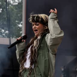 Lola Young keert in maart terug op het podium na gezondheidsklachten