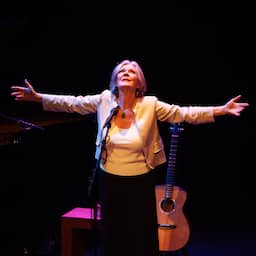 Lenny Kuhr kondigt afscheid en emigratie naar Israël aan: ‘Met pijn in mijn hart’