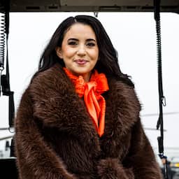 Zangeres Karsu krijgt koninklijke onderscheiding: ‘Ongelooflijke eer’