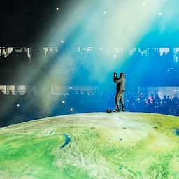 Klein aantal demonstranten bij concert Ye in Arnhem, twee mensen aangehouden